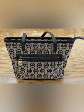 Authentic Michael Kors Kempton Monogram Logo Signature Tote Zip Shoulder Bag
